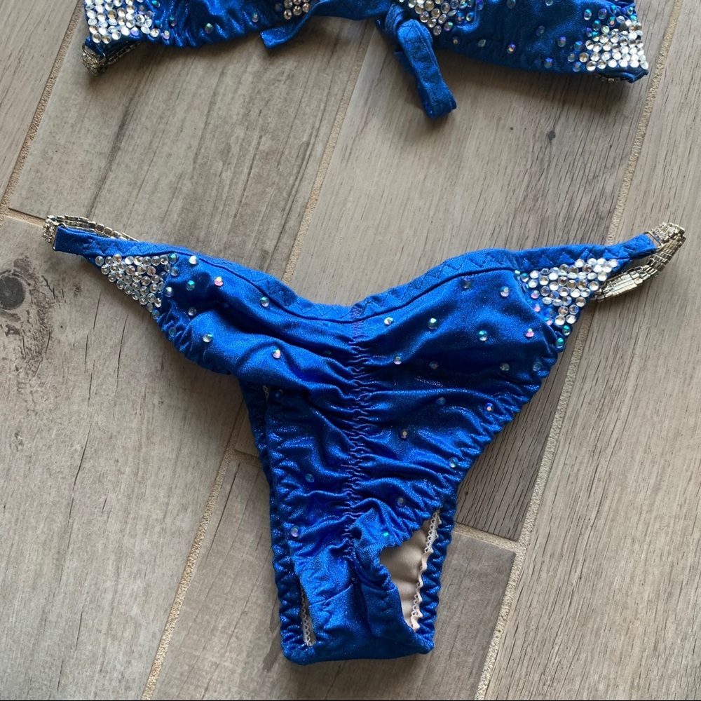 Beautiful Blue Bikini - image 3